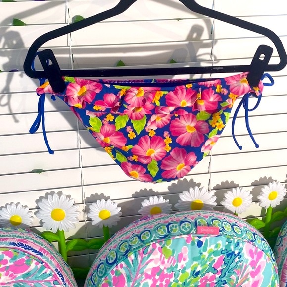 Hollister bright tropical floral bikini swim bottoms with ruffles & side ties - Picture 3 of 6